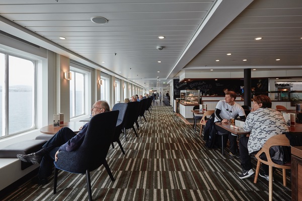 Hurtigruten, MS Nordkapp, Brygga Bistro ©Simon Skreddernes.jpg